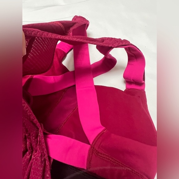 Lululemon Stash It Tank - Picture 10 of 13